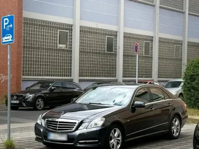 Gebraucht Mercedes E250 2011 Grau Limousine