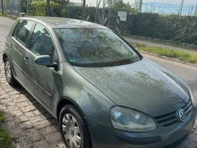 Second-hand VW Golf IV 75 CP (55 kW) 2004 Verde Berlinǎ