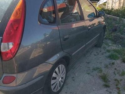 Nissan Almera Tino