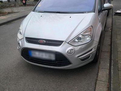Grau Gebraucht 2010 Ford S-MAX Van / Kleinbus | 4.999 € (Fairer Preis)