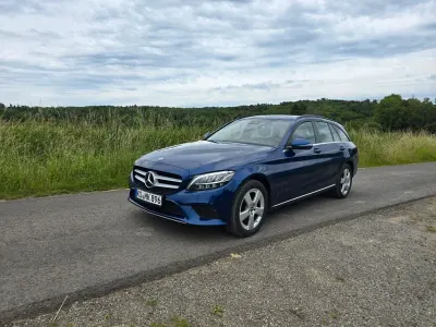Gebraucht Mercedes C200 160 PS (117 kW) 2019 Blau Limousine