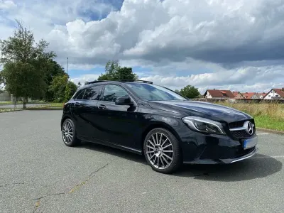 Gebraucht Mercedes A180 Urban 122 PS (89 kW) 2016 Schwarz Kleinwagen