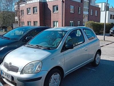 Second-hand Toyota Yaris 65 CP (47 kW) 2004 Argintiu Hatchback