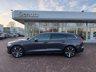 Gebraucht Volvo V60 Plus 197 PS (144 kW) 2022 Platinum grey metallic Kombi