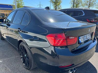 Begagnad BMW 328 Luxury Line 245 HK (180 kW) 2012 Svart Sedan