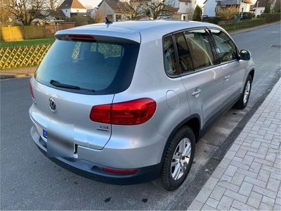 gebraucht VW Tiguan 1.4 TSI aus 2. Hand, silber, AHK