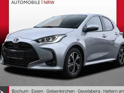 Gebraucht Toyota Yaris Hybrid 116 PS (85 kW) 2025 Silber Limousine