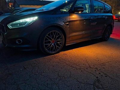 Grau Gebraucht 2019 Ford S-MAX ST Van / Kleinbus | 18.750 € (Guter Preis)