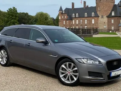 Gebraucht Jaguar XF Sportbrake 179 PS (131 kW) 2019 Grau Kombi