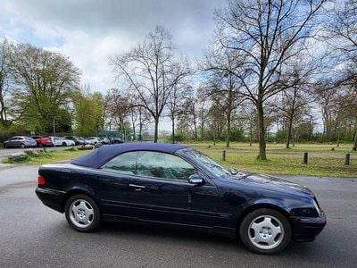 Usata Mercedes CLK320 Elegance 218 CV (160 kW) 2002 Blu Cabrio