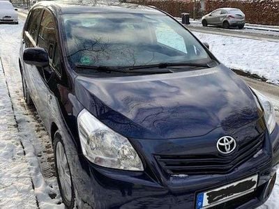 Gebraucht Toyota Verso Travel 177 PS (130 kW) 2012 Blau Van / Kleinbus