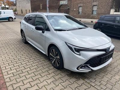 Neu Toyota Corolla 140 PS (102 kW) 2025 Grau Limousine