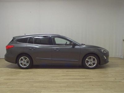 Grau Gebraucht 2020 Ford Focus Cool & Connect Limousine | 7.780 € (Superpreis)