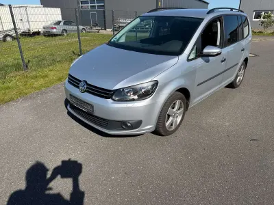 Usata VW Touran Trendline 105 CV (77 kW) 2014 Argento Monovolume