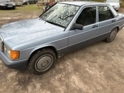 Gebraucht Mercedes 190 109 PS (80 kW) 1990 Blau Limousine