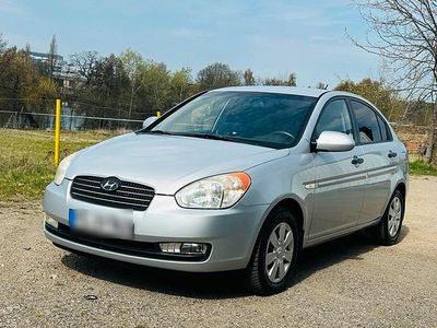 Second-hand Hyundai Accent 97 CP (71 kW) 2009 Argintiu Berlinǎ