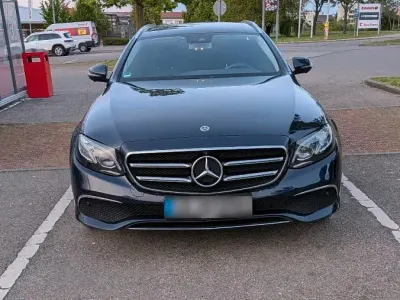 Gebraucht Mercedes E300 306 PS (225 kW) 2026 Blau Kombi