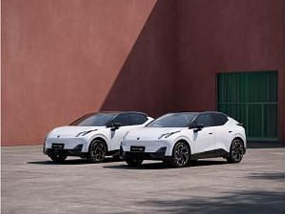 Neu Lynk & Co 02 200 kW (272 PS) 2026 Grau SUV