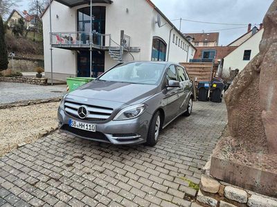 Gebraucht Mercedes B180 122 PS (89 kW) 2014 Schwarz Van / Kleinbus