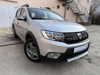 Platingrau Gebraucht 2017 Dacia Sandero Prestige Limousine | 8.999 € (Fairer Preis)