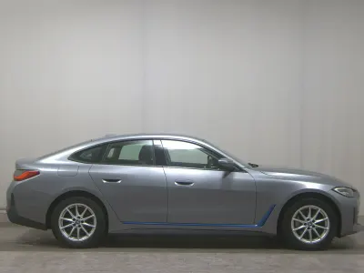 Gebraucht BMW i4 Sport Line 210 kW (286 PS) 2023 Skyscraper grau metallic Limousine