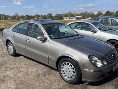 Usata Mercedes E240 177 CV (130 kW) 2004 Grigio Berlina