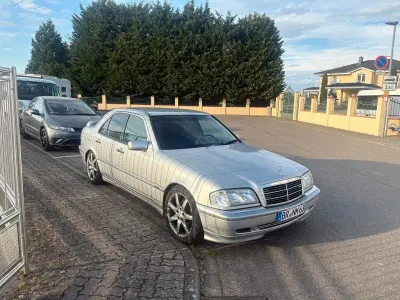 Gebraucht Mercedes 240 170 PS (125 kW) 1999 Silber Limousine