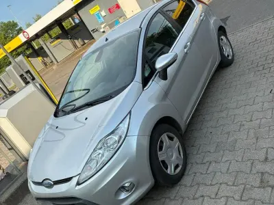 Gebraucht Ford Fiesta Titanium 97 PS (71 kW) 2009 Grau Limousine