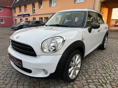 Usata Mini One Countryman 98 CV (72 kW) 2016 Bianco SUV