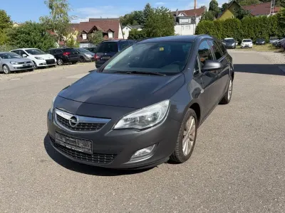 Gebraucht Opel Astra Edition 140 PS (102 kW) 2012 Grau Kombi