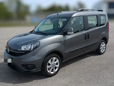 Gebraucht Fiat Doblò Lounge 120 PS (88 kW) 2019 Grau Van / Kleinbus