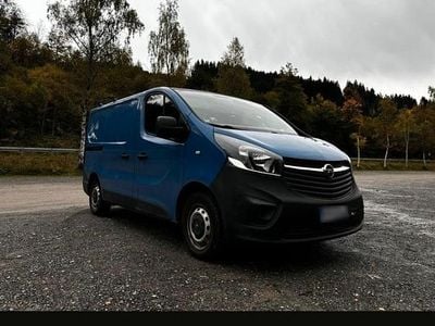 Second-hand Opel Vivaro 90 CP (66 kW) 2014 Albastru Monovolum