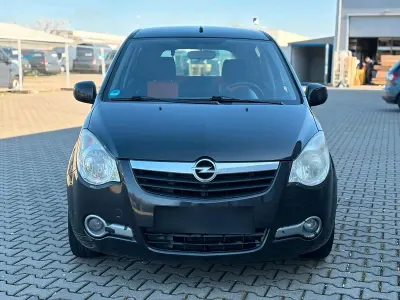 Używany Opel Agila 65 KM (47 kW) 2008 Czarny Hatchback
