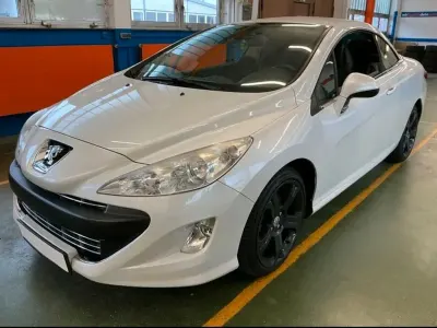 Gebraucht Peugeot 308 CC Platinum 156 PS (114 kW) 2010 Weiß Cabrio