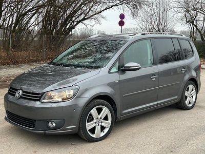 Grau Gebraucht 2014 VW Touran Van / Kleinbus | 7.990 € (Fairer Preis)