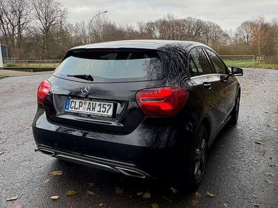 Gebraucht Mercedes A180 122 PS (89 kW) 2016 Schwarz Limousine