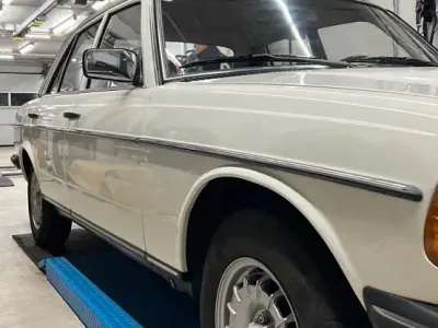 Gebraucht Mercedes 230 109 PS (80 kW) 1983 Weiß Limousine