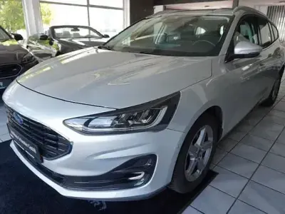 Gebraucht Ford Focus Titanium 120 PS (88 kW) 2022 Silber Limousine