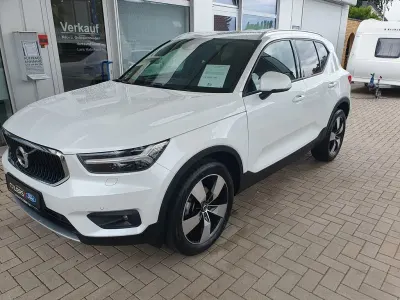 Gebraucht Volvo XC40 Momentum 163 PS (119 kW) 2020 Weiß SUV