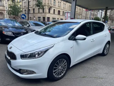 Gebraucht Kia Ceed DREAM-TEAM Edition 128 PS (94 kW) 2015 Weiß Kleinwagen