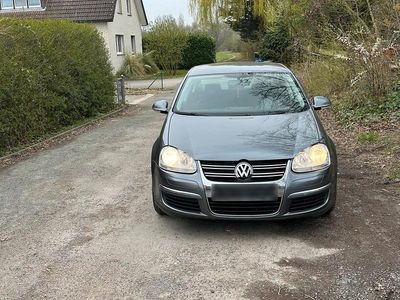 Gebraucht VW Jetta 102 PS (75 kW) 2007 Grau Limousine