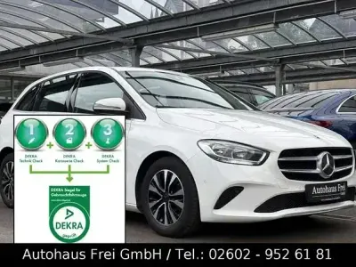Gebraucht Mercedes B200 Style 150 PS (110 kW) 2021 Weiß Van / Kleinbus