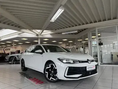 Gebraucht VW Passat R-line 150 PS (110 kW) 2025 Weiß Kombi