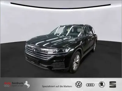 Gebraucht VW Touareg 231 PS (169 kW) 2023 Tamarind brown metallic SUV