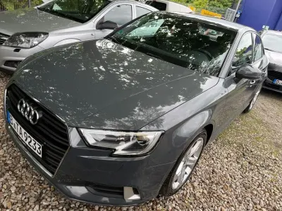 Używany Audi A3 Sport 116 KM (85 kW) 2018 Szary Sedan/Limuzyna