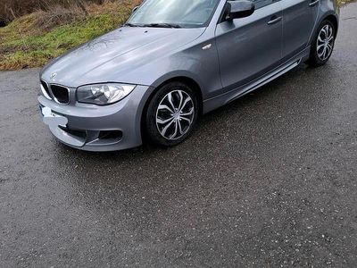Gebraucht BMW 116 122 PS (89 kW) 2011 Grau Kleinwagen