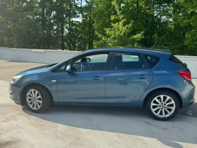 Gebraucht Opel Astra 120 PS (88 kW) 2013 Blau Limousine
