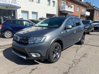 Second-hand Dacia Sandero Celebration 90 CP (66 kW) 2017 Gri Berlinǎ