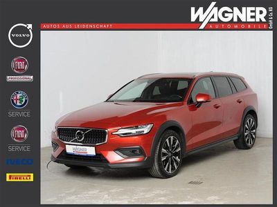 Rot Gebraucht 2020 Volvo V60 CC Pro Kombi | 39.930 €