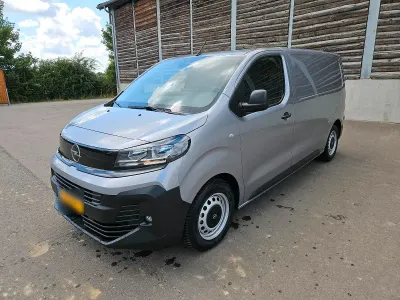 Gebraucht Opel Vivaro-e Combi 145 PS (106 kW) 2024 Grau Van / Kleinbus